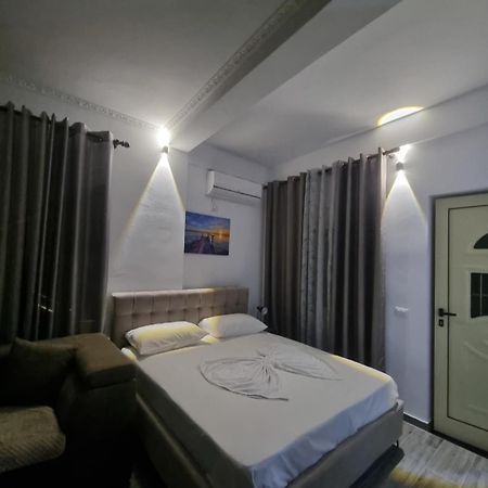 Vila Megi-Rent Room วญอเรอ ภายนอก รูปภาพ