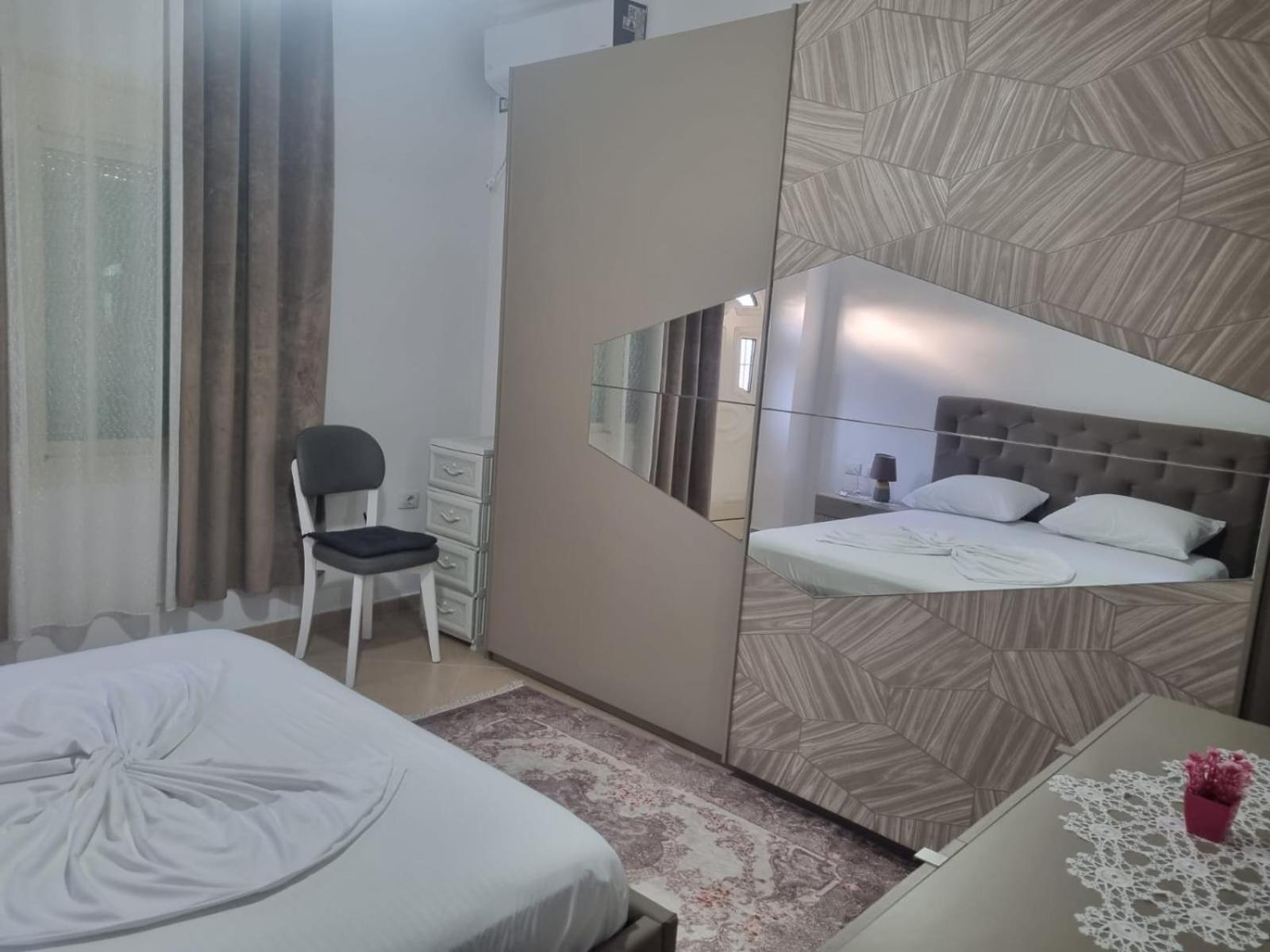 Vila Megi-Rent Room วญอเรอ ภายนอก รูปภาพ
