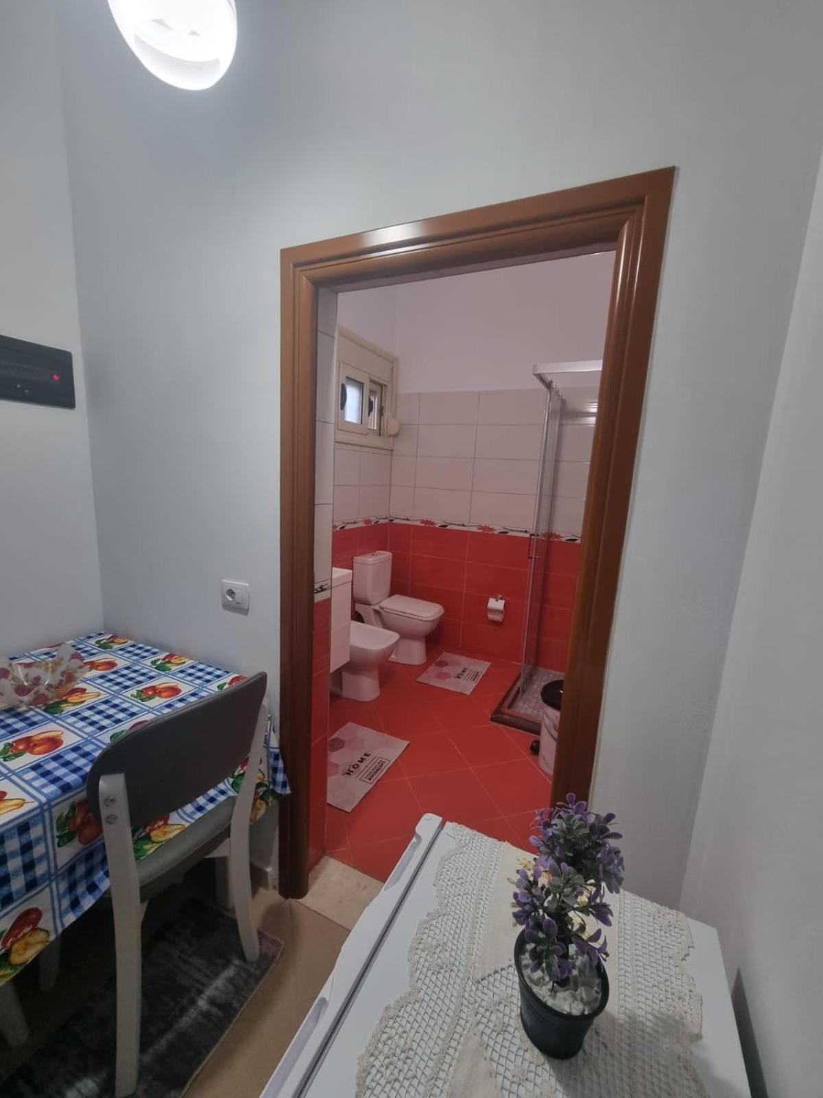 Vila Megi-Rent Room วญอเรอ ภายนอก รูปภาพ