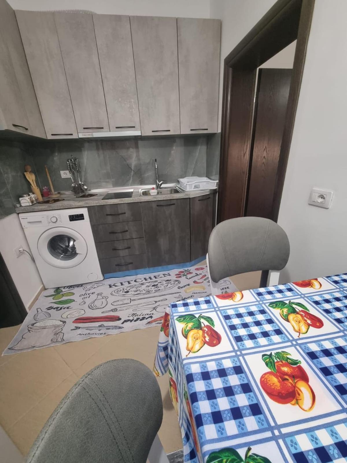 Vila Megi-Rent Room วญอเรอ ภายนอก รูปภาพ