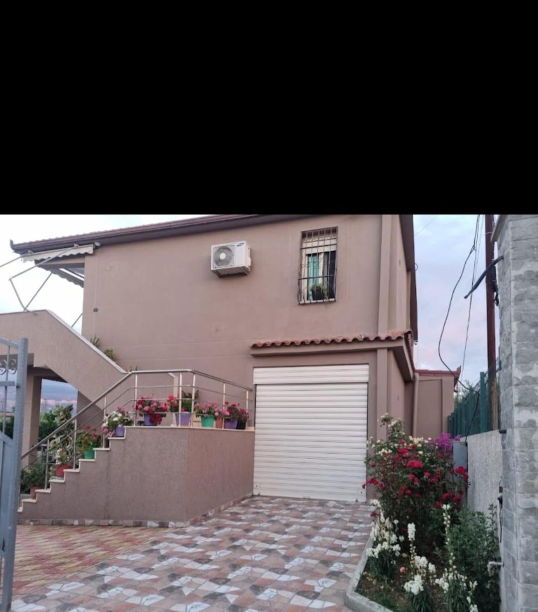 Vila Megi-Rent Room วญอเรอ ภายนอก รูปภาพ