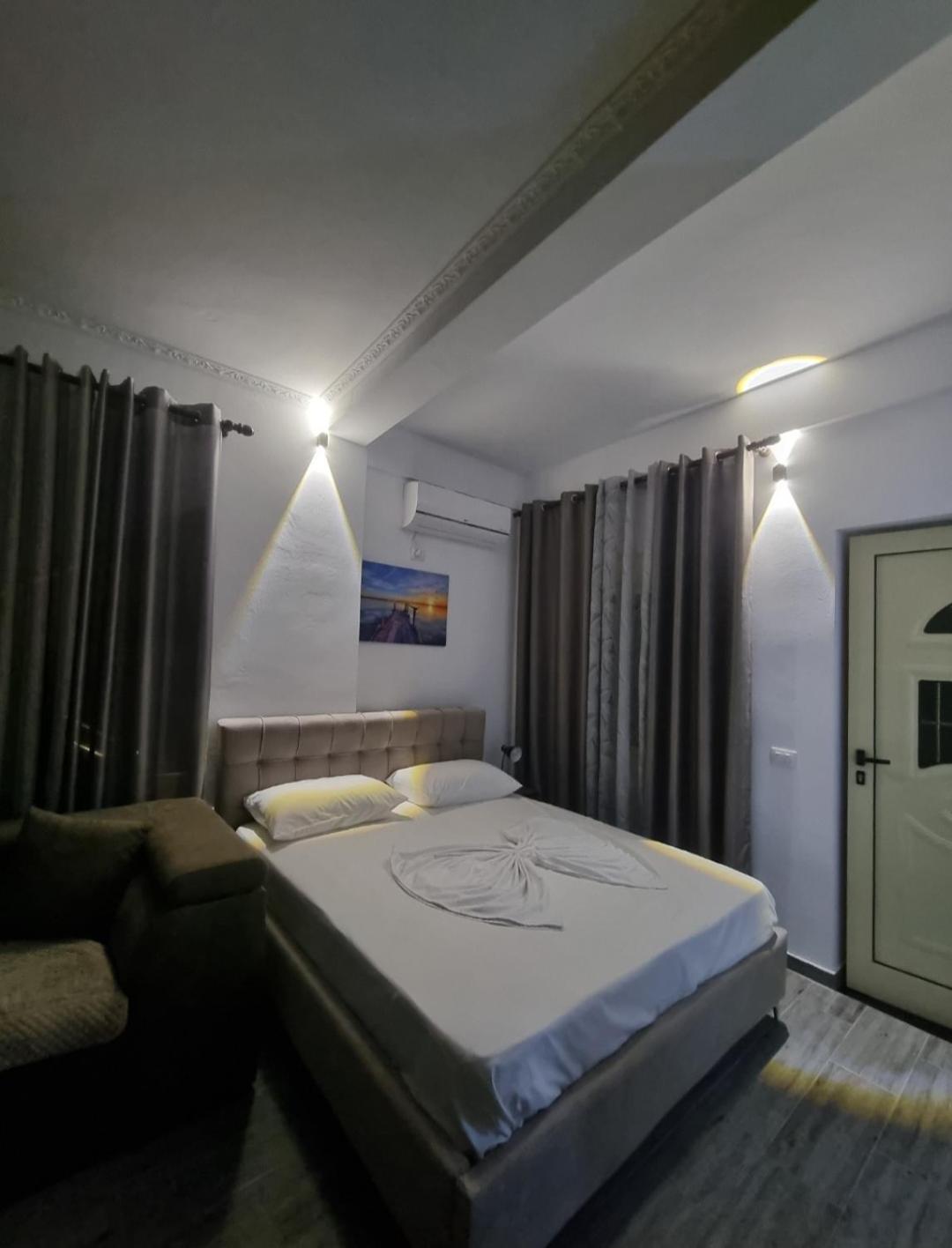 Vila Megi-Rent Room วญอเรอ ภายนอก รูปภาพ