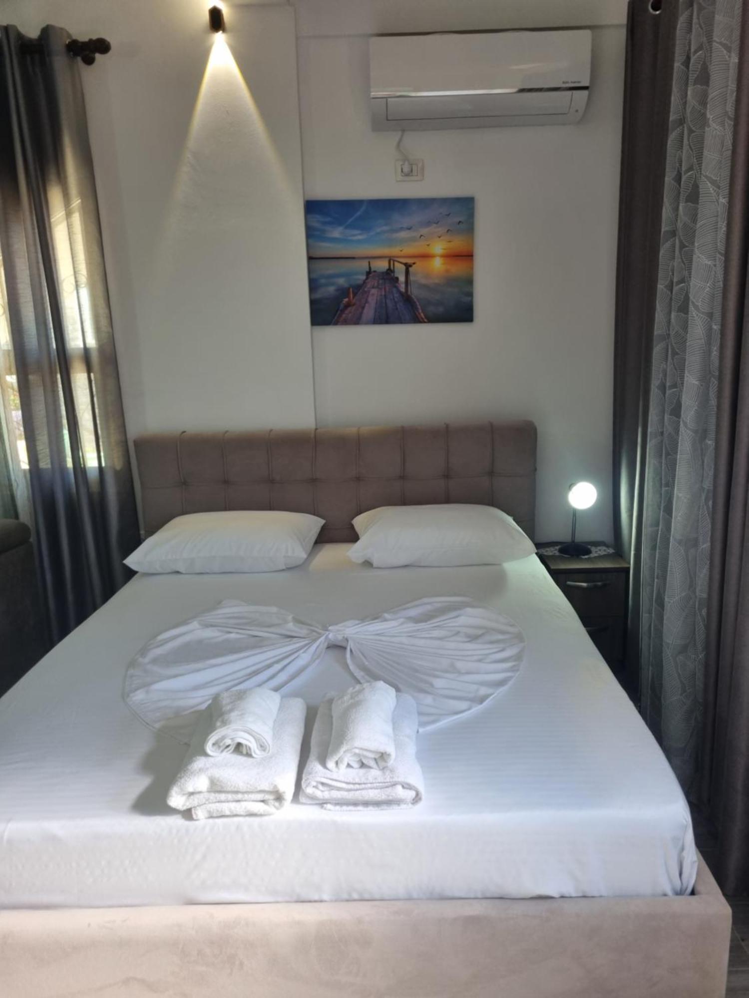 Vila Megi-Rent Room วญอเรอ ภายนอก รูปภาพ